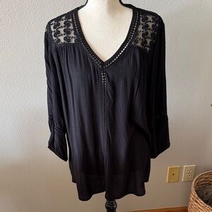 JohnPaulRichard Elegant Black Blouse with Lace Detail